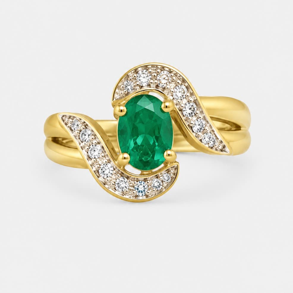 Anillo Nhia con esmeralda central y diamantes en oro amarillo